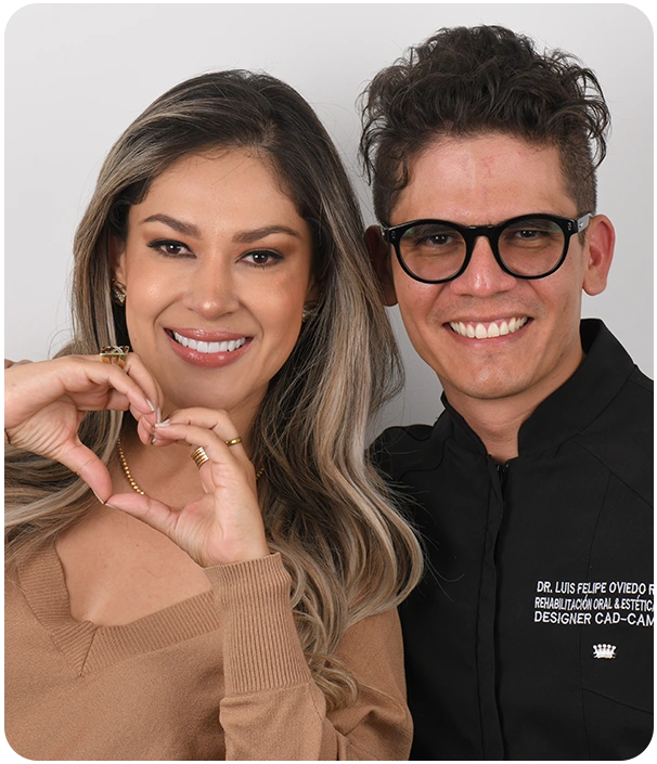 Diseño de Sonrisa clínica dental tratamiento dental Quitoi